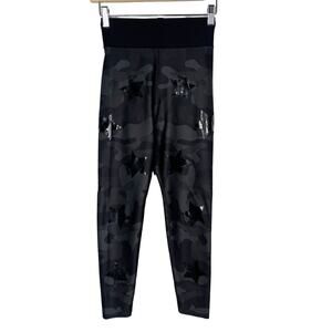 Ultracor Medium M Gray Black Camo Stars Knockout Leggings Patent Print Workout